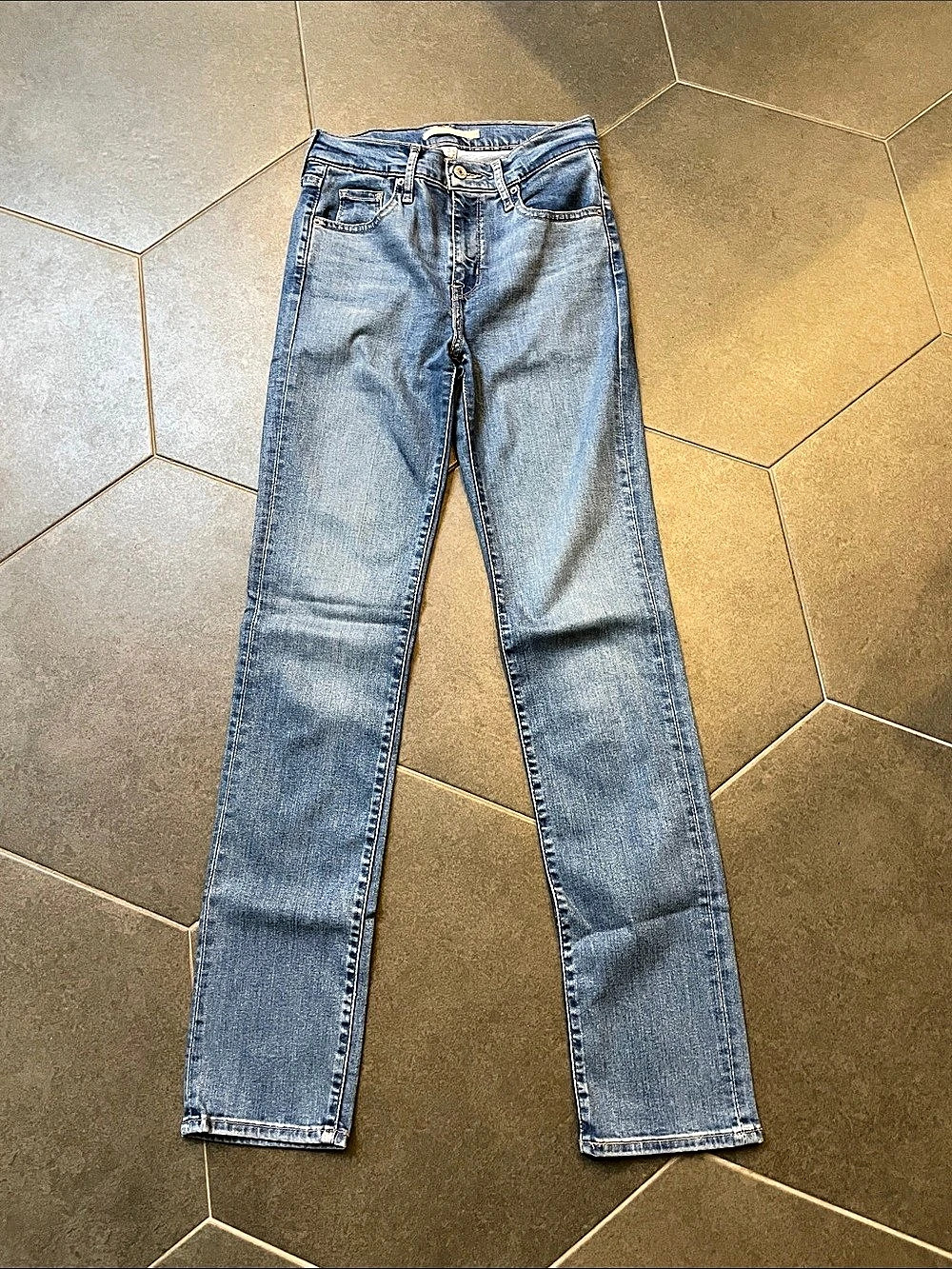 Levi's 724 High Rise Straight Jeans in Blue Waist 26 Like New
